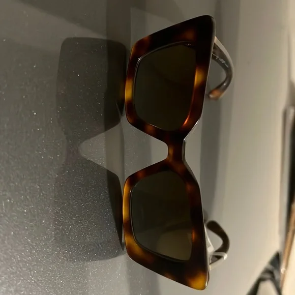 Burberry | Other | Brand New Never Worn Burberry Daisy  display picture 2